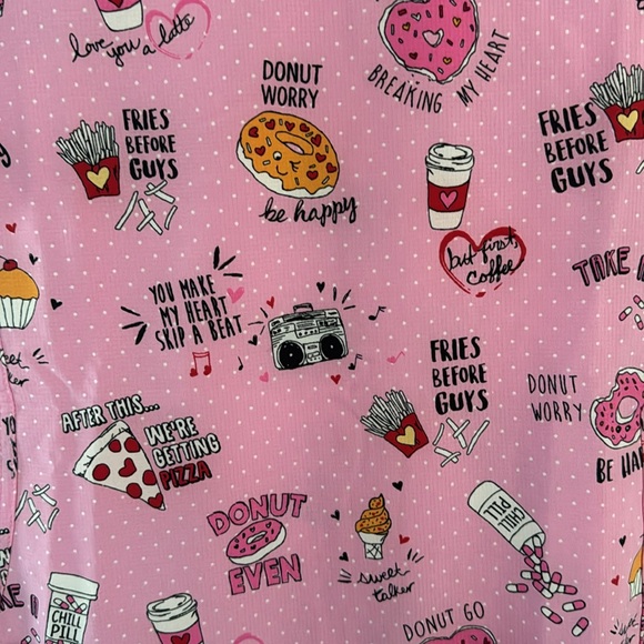 Women’s Scrub Top - Picture 2 of 3